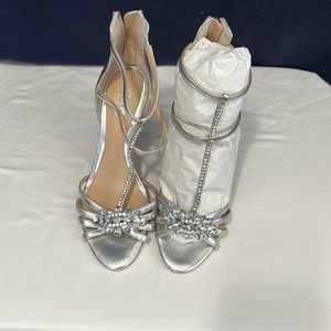 Badgley Mischka Silver Pump